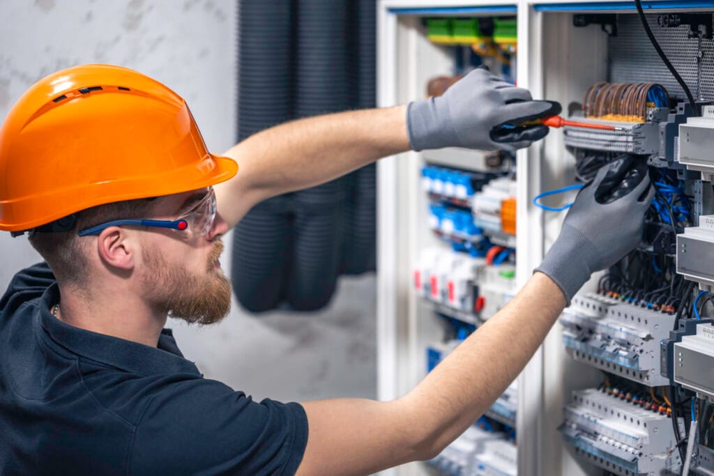 Disjuntor termomagnético para proteger instalações elétricas contra sobrecargas e curtos-circuitos.
