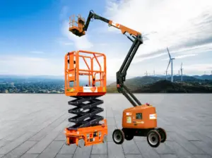 Na imagem, duas plataformas elevatórias laranjas da Tecnogera estão posicionadas sobre um piso pavimentado, tendo ao fundo belas colinas e turbinas eólicas, símbolos da transição energética. Uma das plataformas é do tipo tesoura, com a plataforma elevada; a outra é uma articulada, com o braço estendido para o alto.