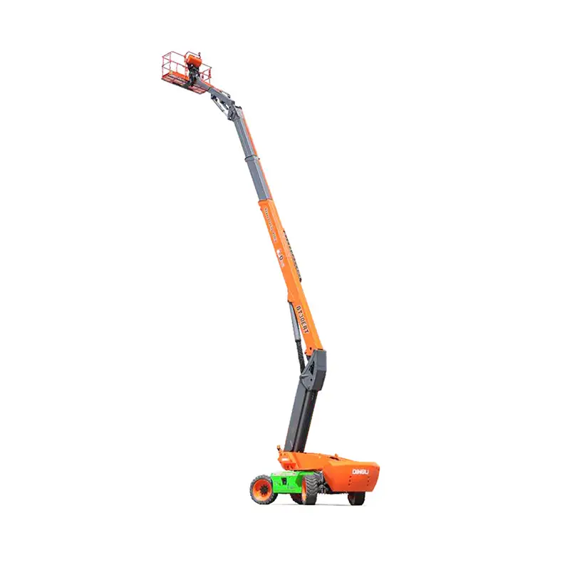 Uma plataforma articulada laranja, equipada com um braço telescópico estendido, eleva com segurança uma pessoa em sua cesta. Suas rodas grandes garantem mobilidade e o fundo branco destaca a altura impressionante e a estrutura robusta do equipamento da Tecnogera.