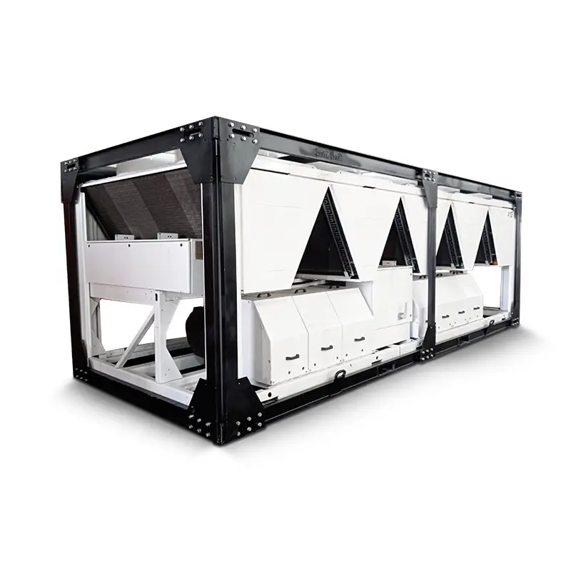 Uma grande unidade de HVAC industrial, com estrutura metálica, painéis brancos e amplas saídas de ar em formato triangular preto, está posicionada em destaque sobre um fundo branco. Esse equipamento foi desenvolvido para soluções de aquecimento, ventilação e ar condicionado em ambientes comerciais. Mais uma solução da Tecnogera para o seu negócio!.