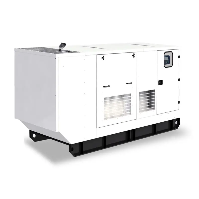 Um grande Gerador de Energia branco da Tecnogera está posicionado sobre uma base preta e robusta de metal. O equipamento conta com saídas de ventilação, duas portas de acesso com alças e um pequeno painel de controle, localizado no lado direito, equipado com tela e botão. Ao fundo, o cenário é totalmente branco.